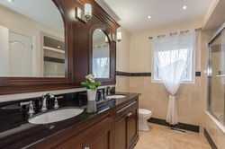 5276 Giacco Crt Mississauga ON-large-046-46-Bathroom-1498x1000-72dpi