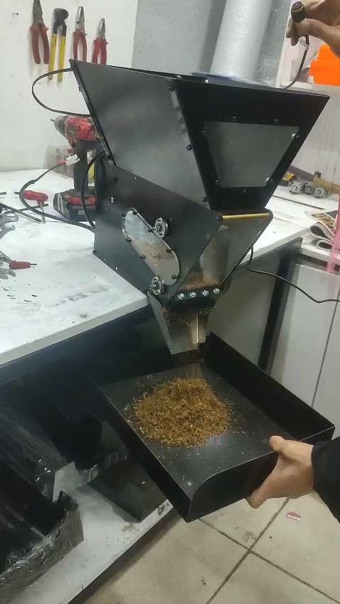 Küçük resim: EQUUS Tobacco Grinder And Feeder