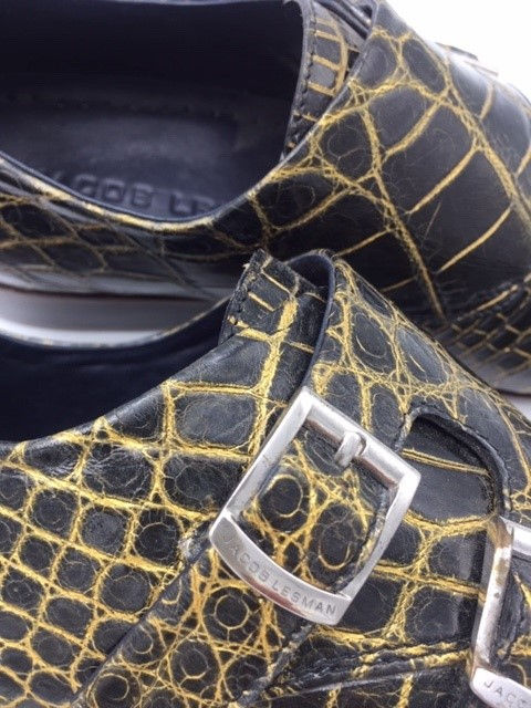 Thumbnail: The crocodile monk strap