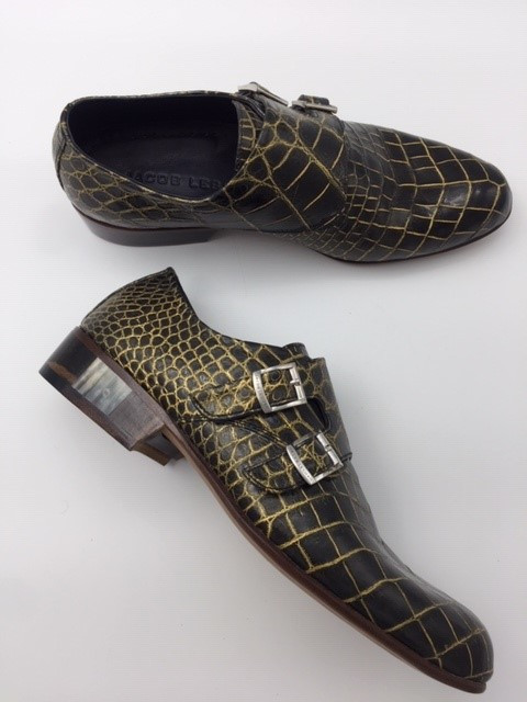 Thumbnail: The crocodile monk strap
