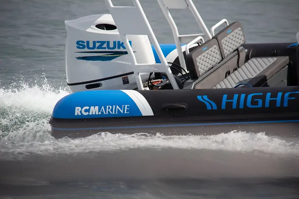 Notre semi-rigide Highfield en mer proche de la Rochelle