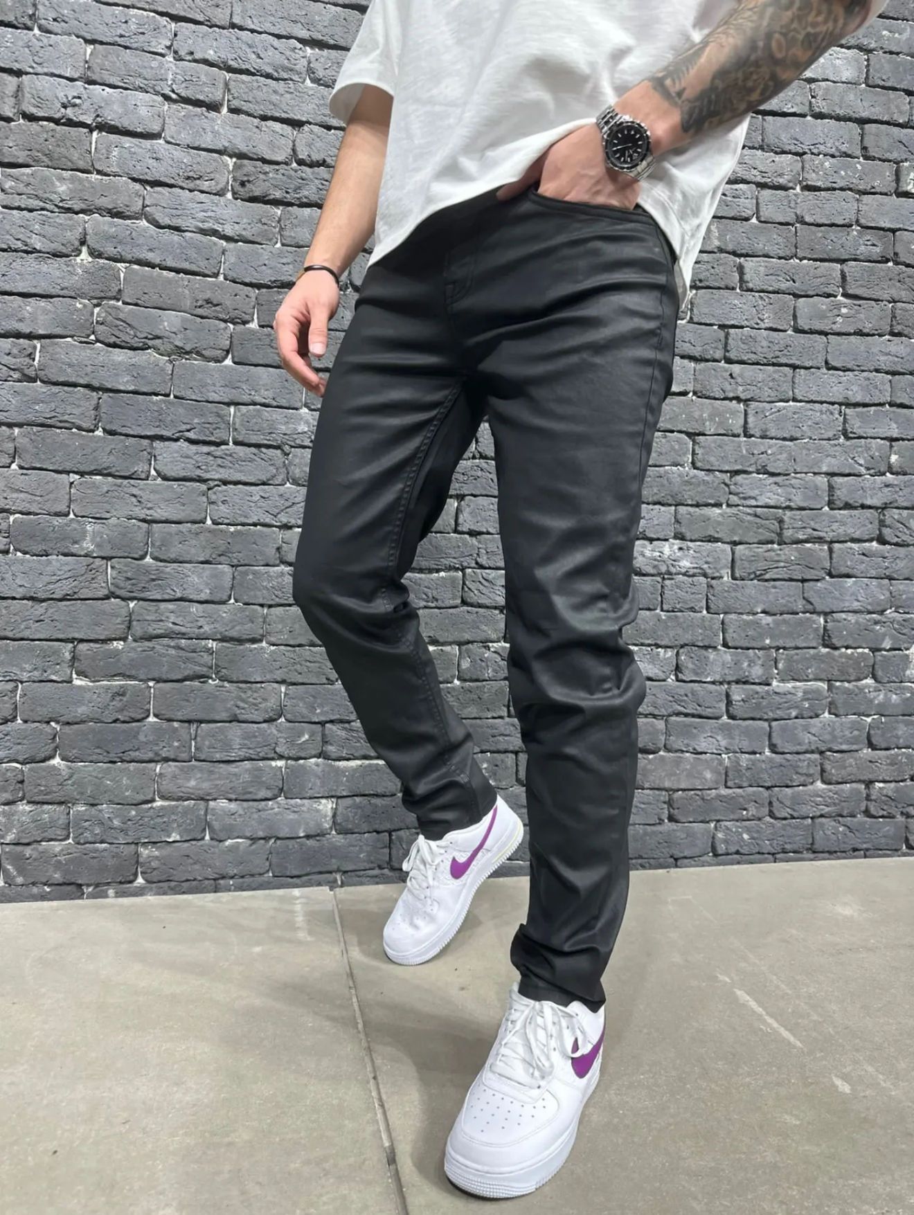 ג׳ינס שחור מאט בגזרת סלים 