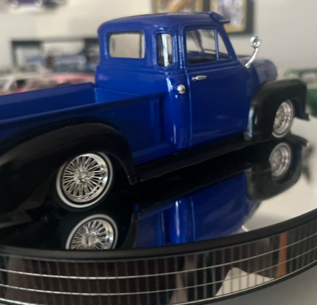 Thumbnail: Welly 1:24 1953 Chevrolet 3100 Pickup Low Rider- BLUE