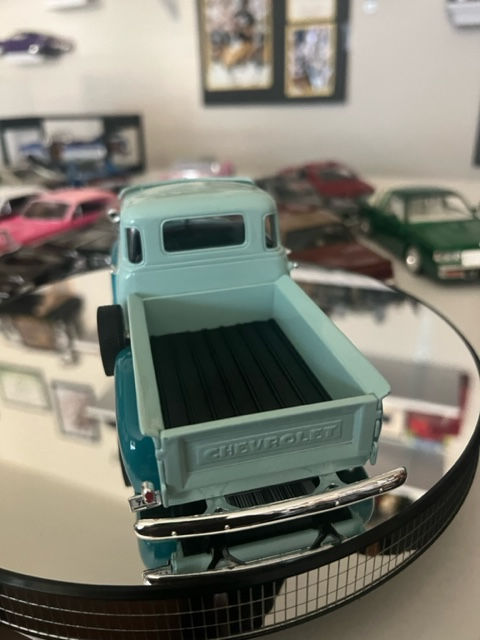Thumbnail: Welly 1:24 1953 Chevrolet 3100 Pickup Low Rider BLUE