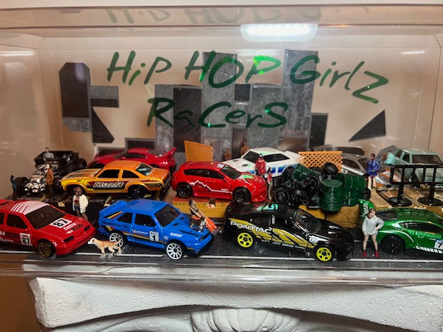Thumbnail: HIP HOP GIRLZ RACER DIORAMA