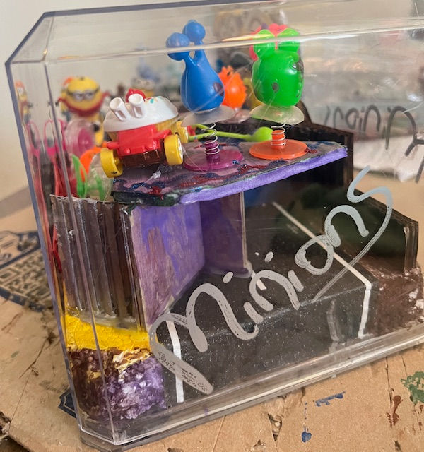 Thumbnail: CHARACTERS: GRU & MINIONS: ALIENS MAZE ATTACK DIORAMA