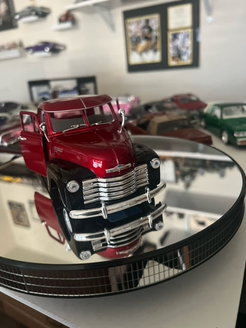 Thumbnail: Welly 1:24 1953 Chevrolet 3100 Pickup Low Rider-RED