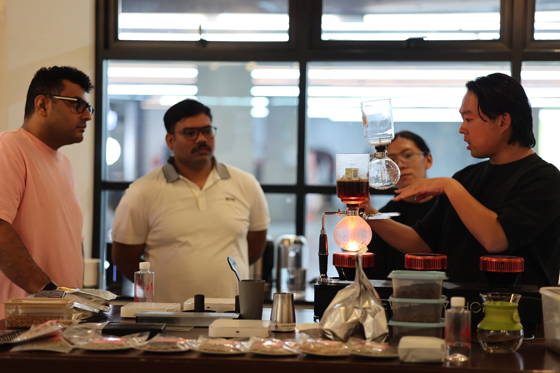 Natt demonstrating siphon brewing with students at Espresso Academic.