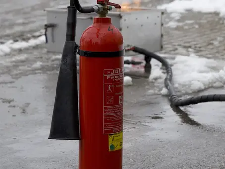 Feuerlöscher im Betrieb: Welche braucht mein Unternehmen?