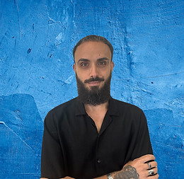foto perfil profesional de benny estilista de la peluqueria cap wellness lounge