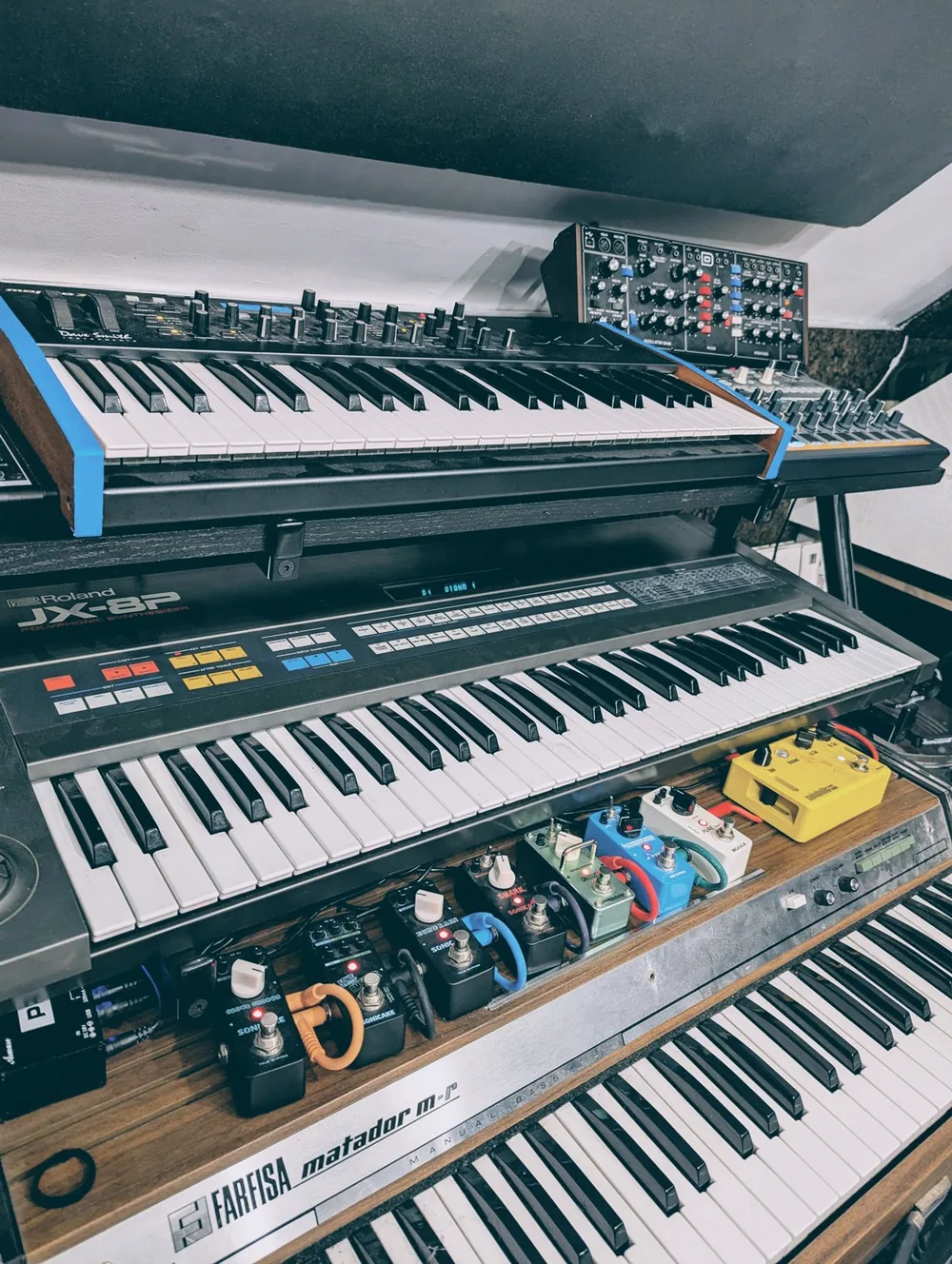Les claviers et synthétiseurs du studio