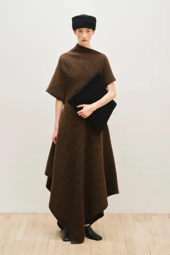 Made in Peru using high-quality natural fibers, the Manta Dress is a lightweight interwoven textured dress featuring an asymmetric draped silhouette and a convenient side seam pocket