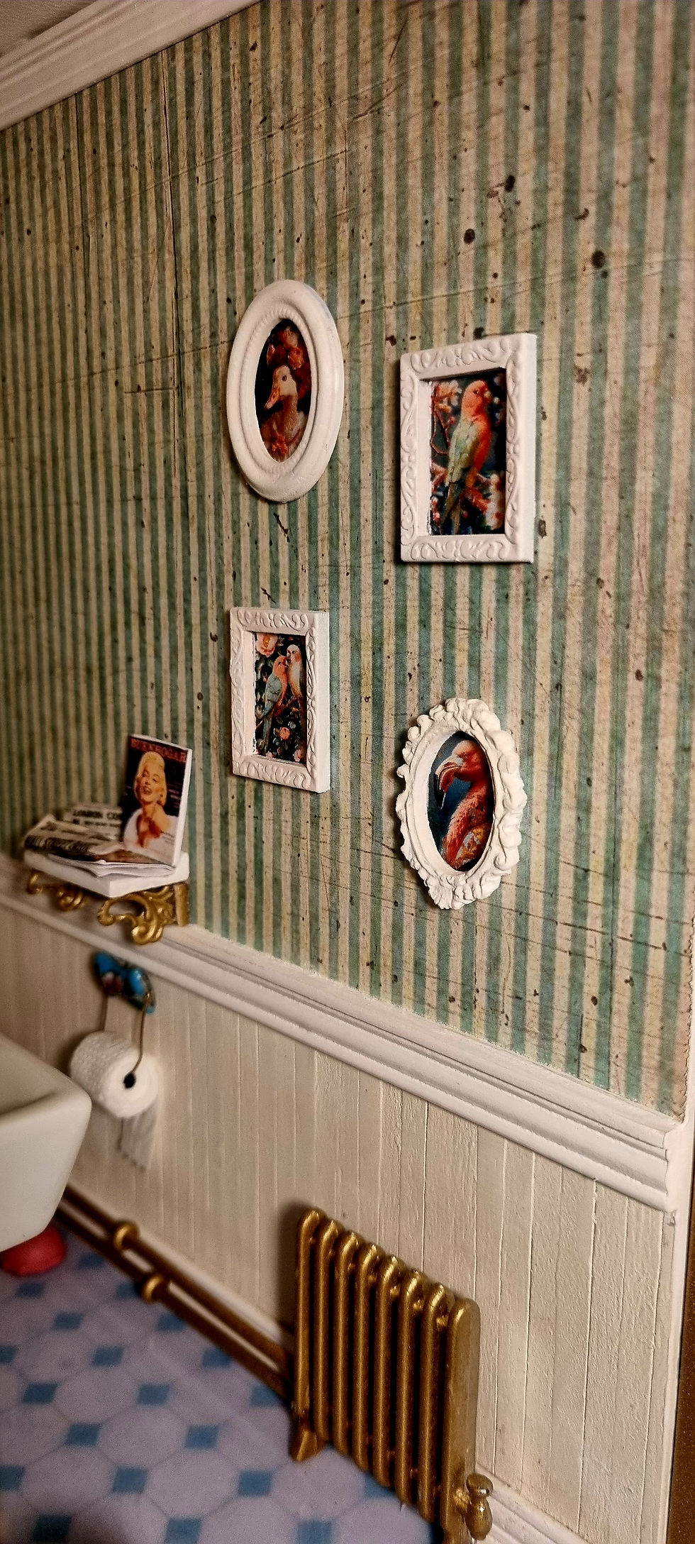 Thumbnail: Book nook victorian style WC