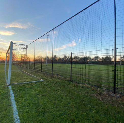 Sportomheiningen voor veilige sportvelden