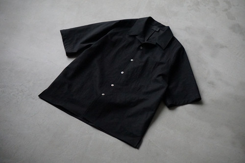 山内 塩縮加工コットンリネン・オープンカラーシャツ (Black) | unum