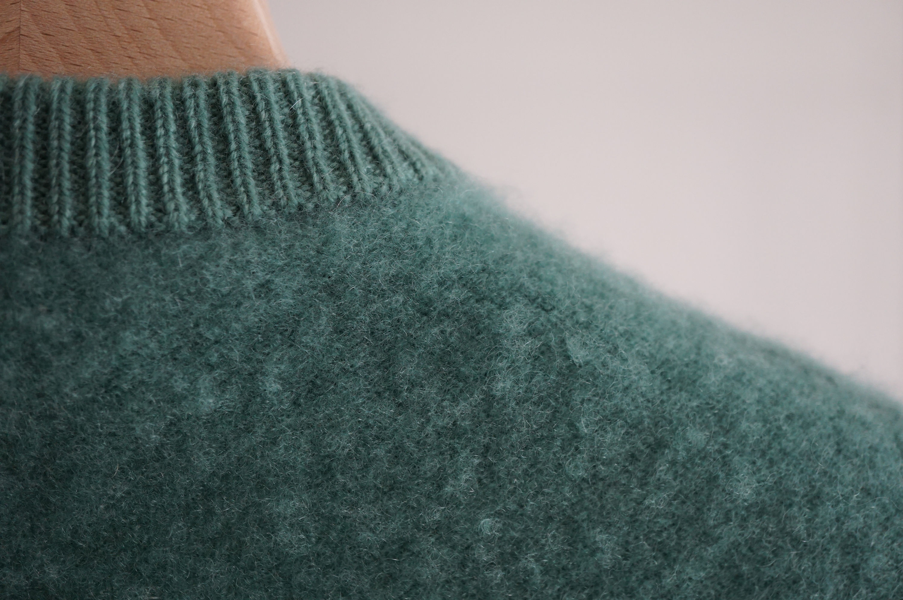 MAATEE&SONS Cashmere V Sweater (Forest Green)