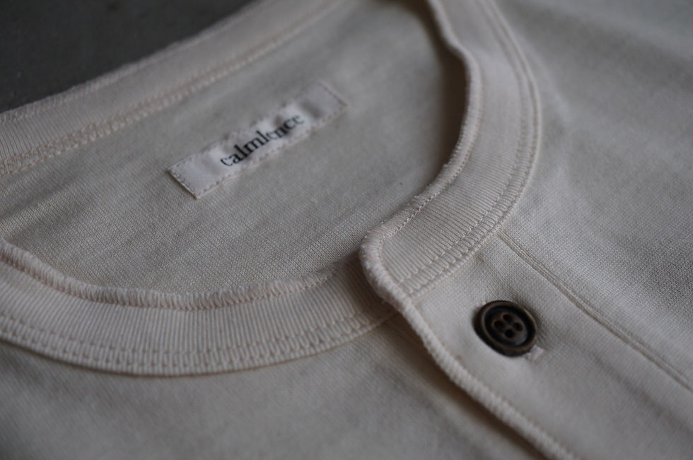 サムネイル： calmlence  Henley Neck T-Shirt (Ecru,Black)