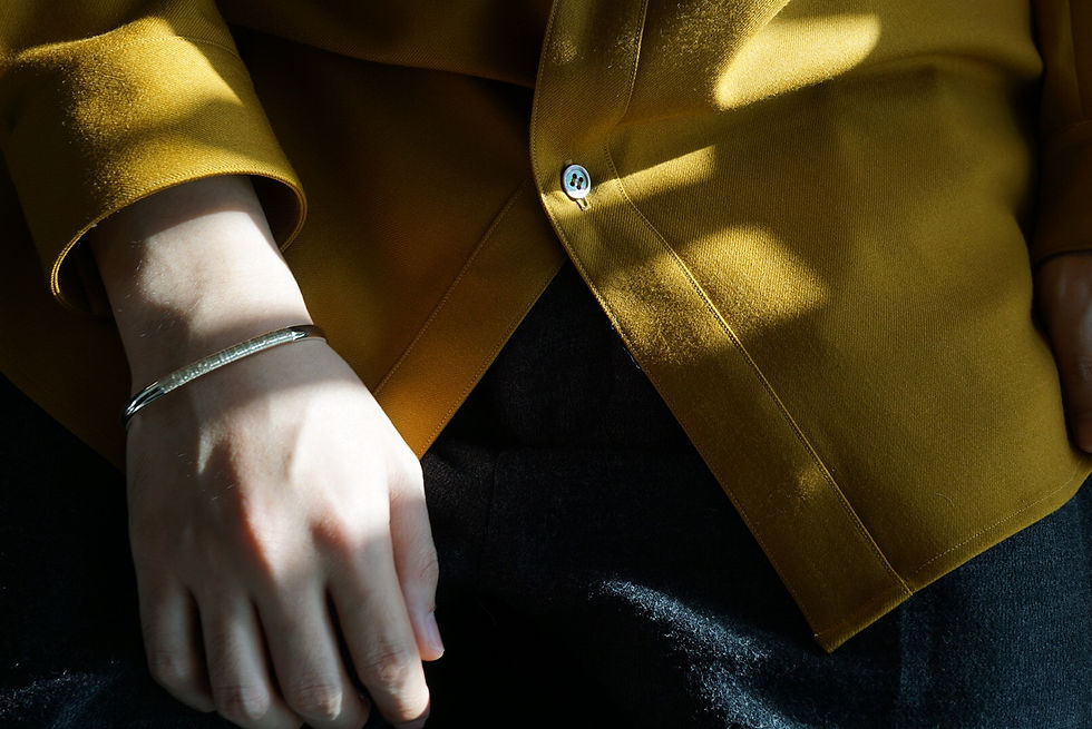 サムネイル： DAN TOMIMATSU Spool Bangle Wide Half Wind (Silver × Yellow Gold)