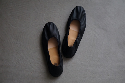 PETROSOLAUM Ballet (Black) | unum
