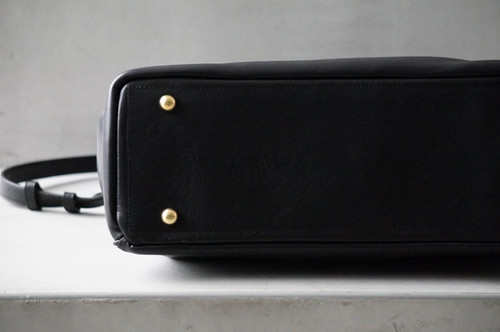 cornelian taurus Key Hole Boston MID (Black) | unum