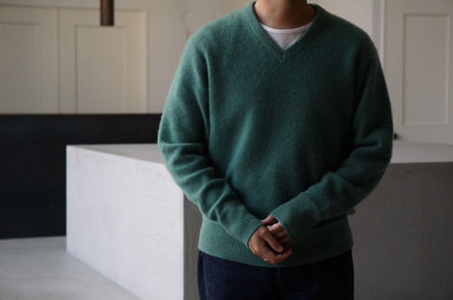 MAATEE&SONS Cashmere V Sweater (Forest Green) | unum