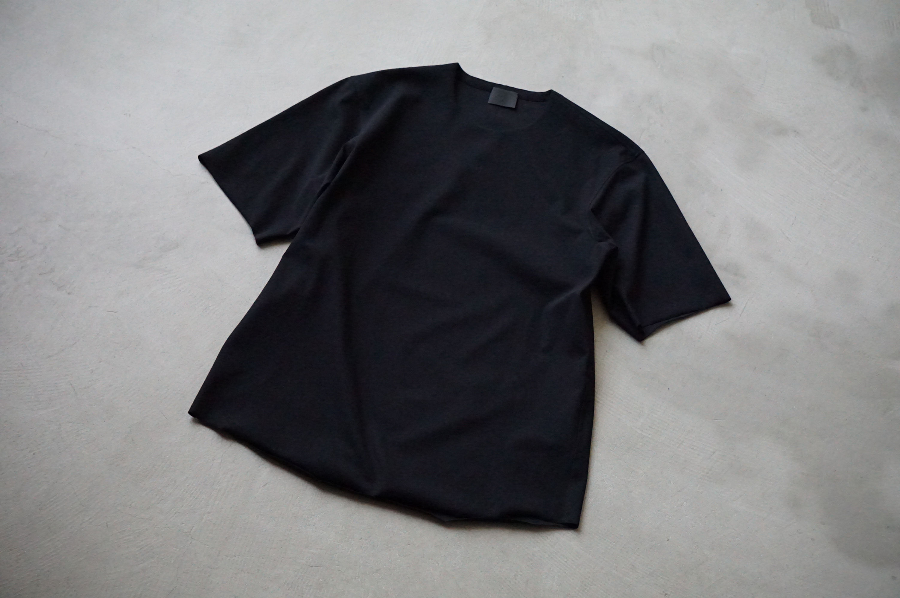 山内　強撚フリーカットポンチ・ショートスリーブTシャツ (Black)