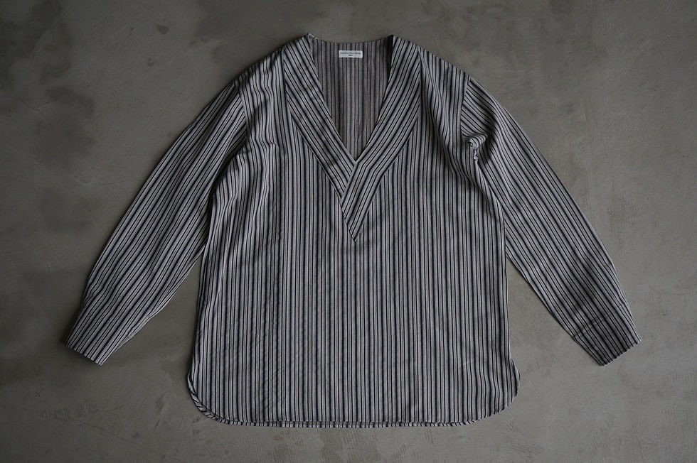 サムネイル： Aquellos Ojos Verdes  V Neck Over Shirt (Wild Grey)