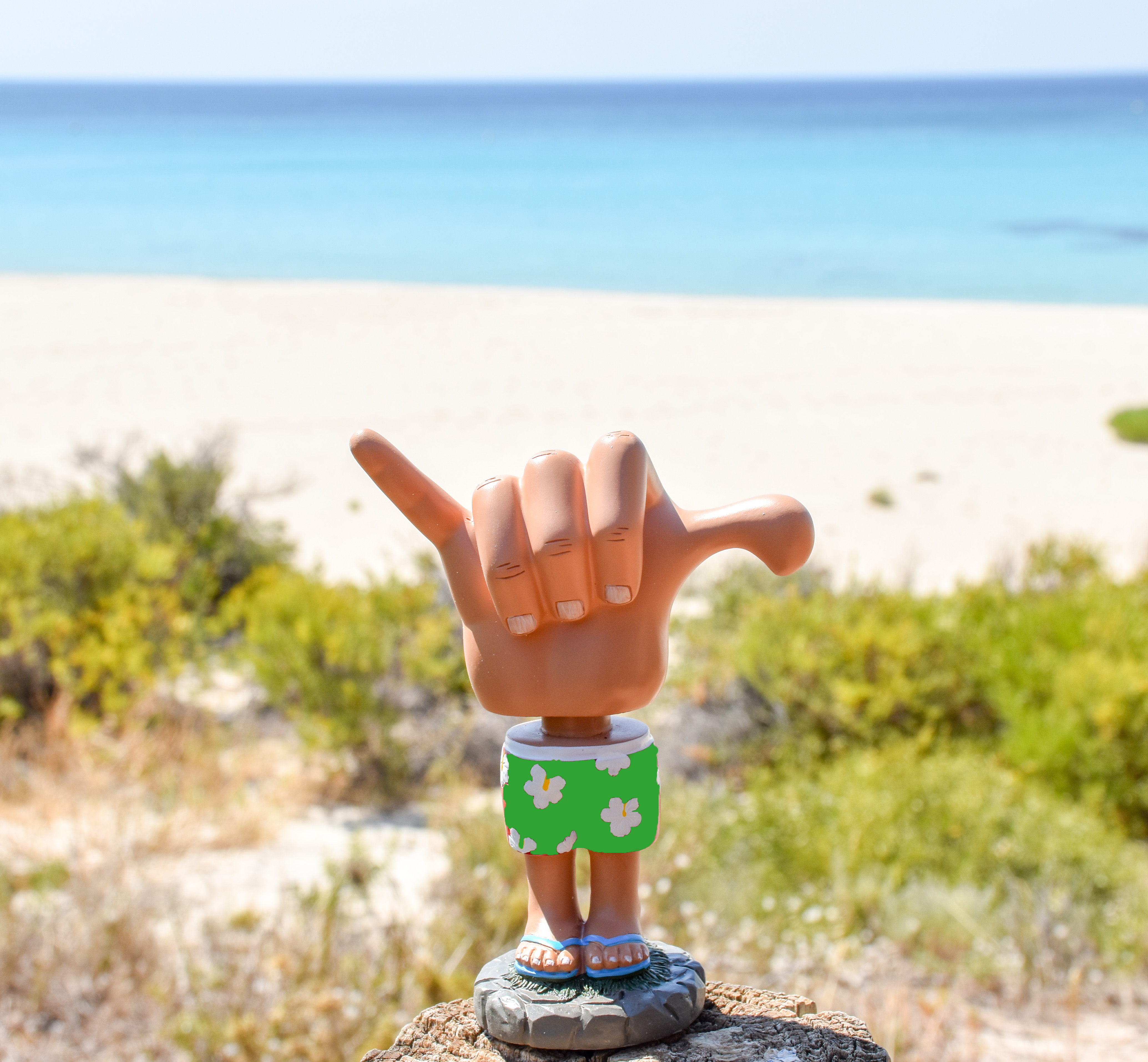 Shakas Bobble Head – Hang Loose Hand Gesture Collectible Ornament