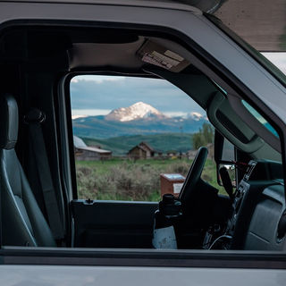 A cabine de um motorhome.