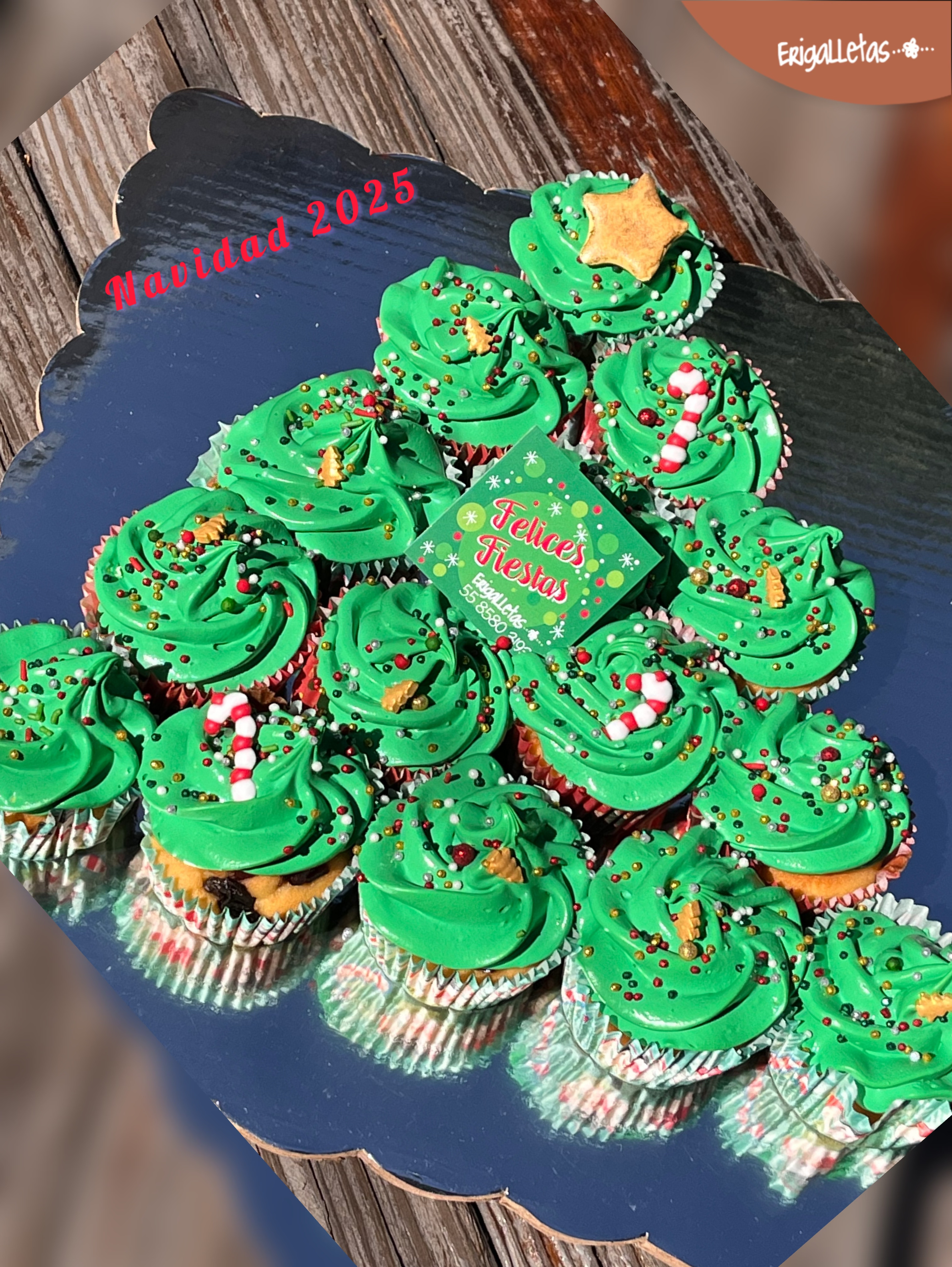 Pino de 25 cupcakes de Navidad 