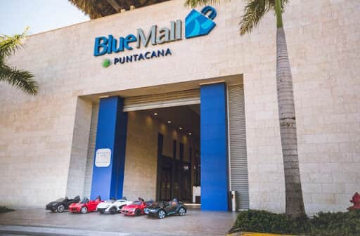 Contemporary shopping experience inside BlueMall Puntacana, with designer shops, dining options, and a lively atmosphere in the heart of Punta Cana.