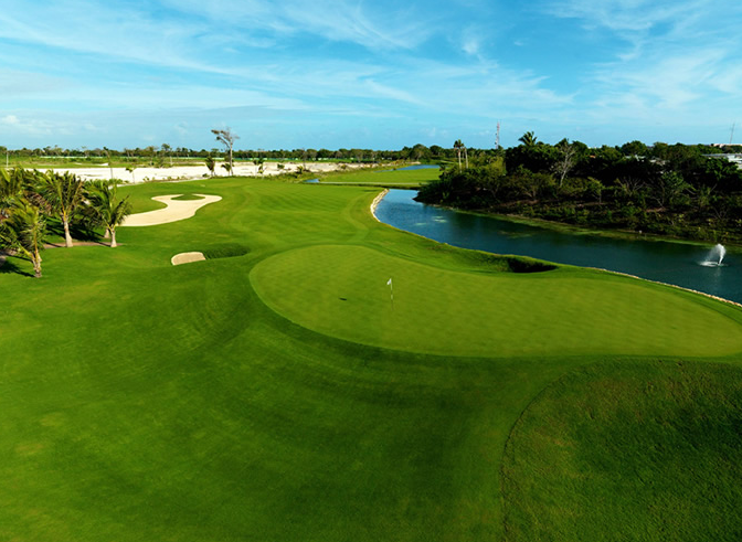 Wide fairways and lush greens at Ibero State Golf Course with tropical vegetation in Punta Cana