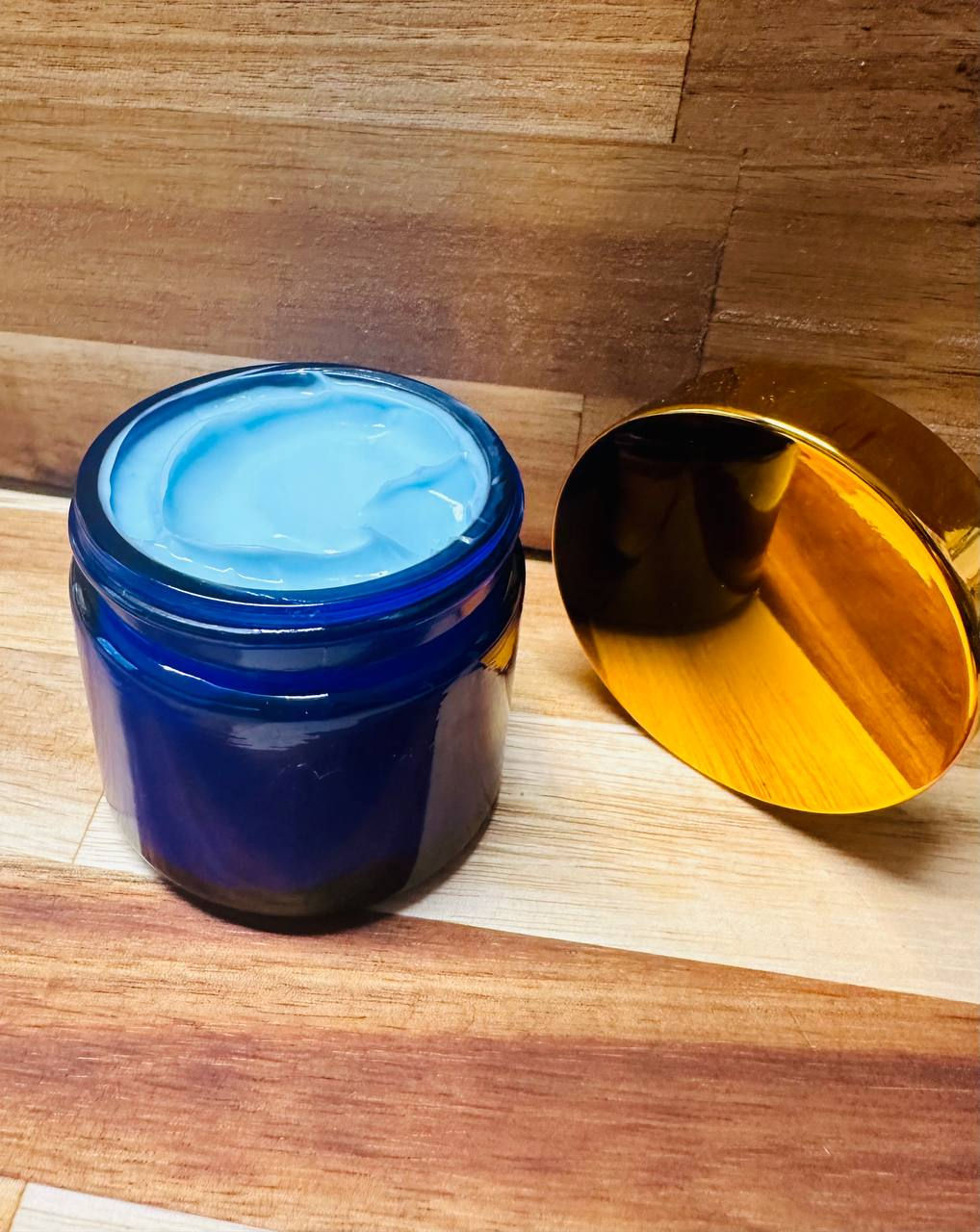 Blue cream all skin types (Essential oils).