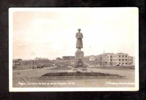 Anıtlar ve heykeller önünde fotoğrafınız var mı?