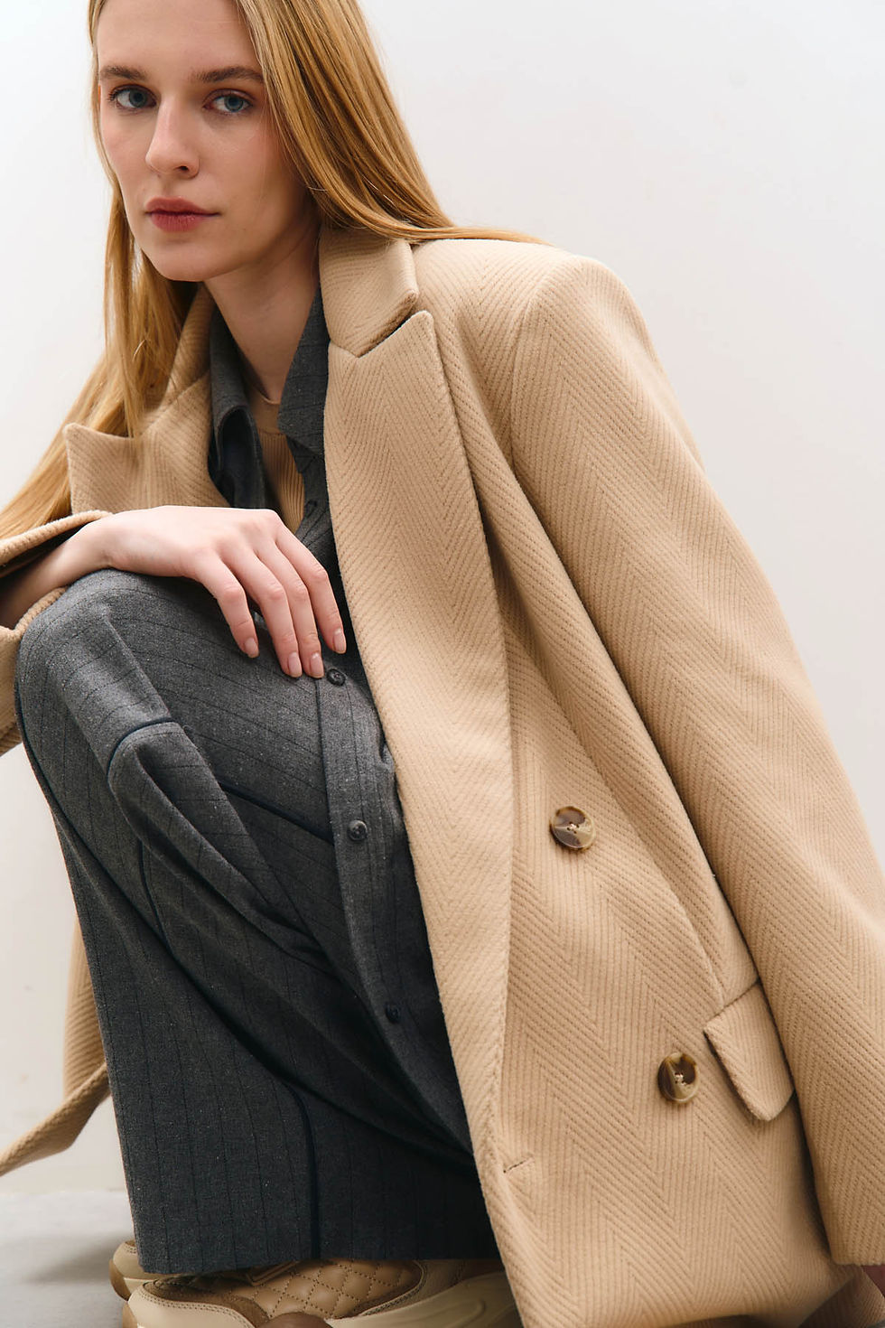 Миниатюра: Бежеве пальто вільного крою