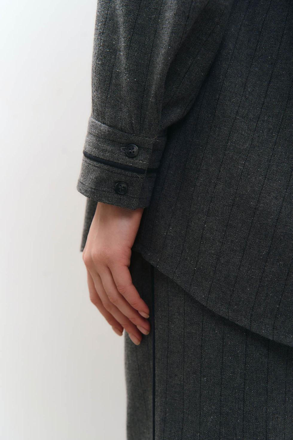 Миниатюра: Сіра сорочка у смужку із декоративним кантом