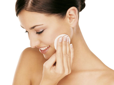 Cleansing Oils Vs. Makeup Wipes