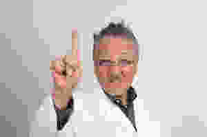 Dr. Kenzo Kase, creador de la técnica de vendaje neuromuscular también llamada kinesiotape