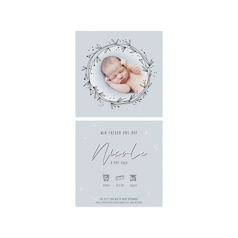 Geben Sie Ihren Liebsten mit dieser schlichten aber wunderschönen roten Geburtskarte die Eckdaten Ihres Neugeborenen bekannt. Die vielen Bilder ergänzen das elegante Layout perfekt.

