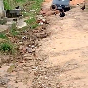 MORADORES DE BONSUCESSO CLAMAM POR MELHORIAS EM RUA