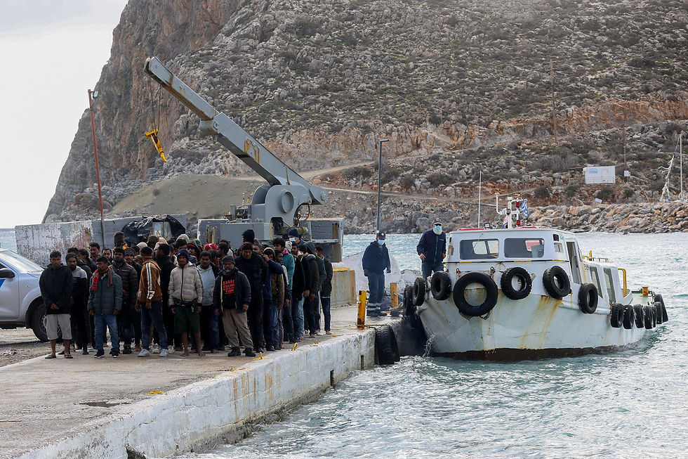 Almost 8,000 people died on migration routes in 2025, UN agency says