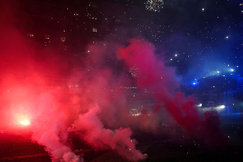 Six detained out of 100 protesters who threw smoke bombs at Milan cops