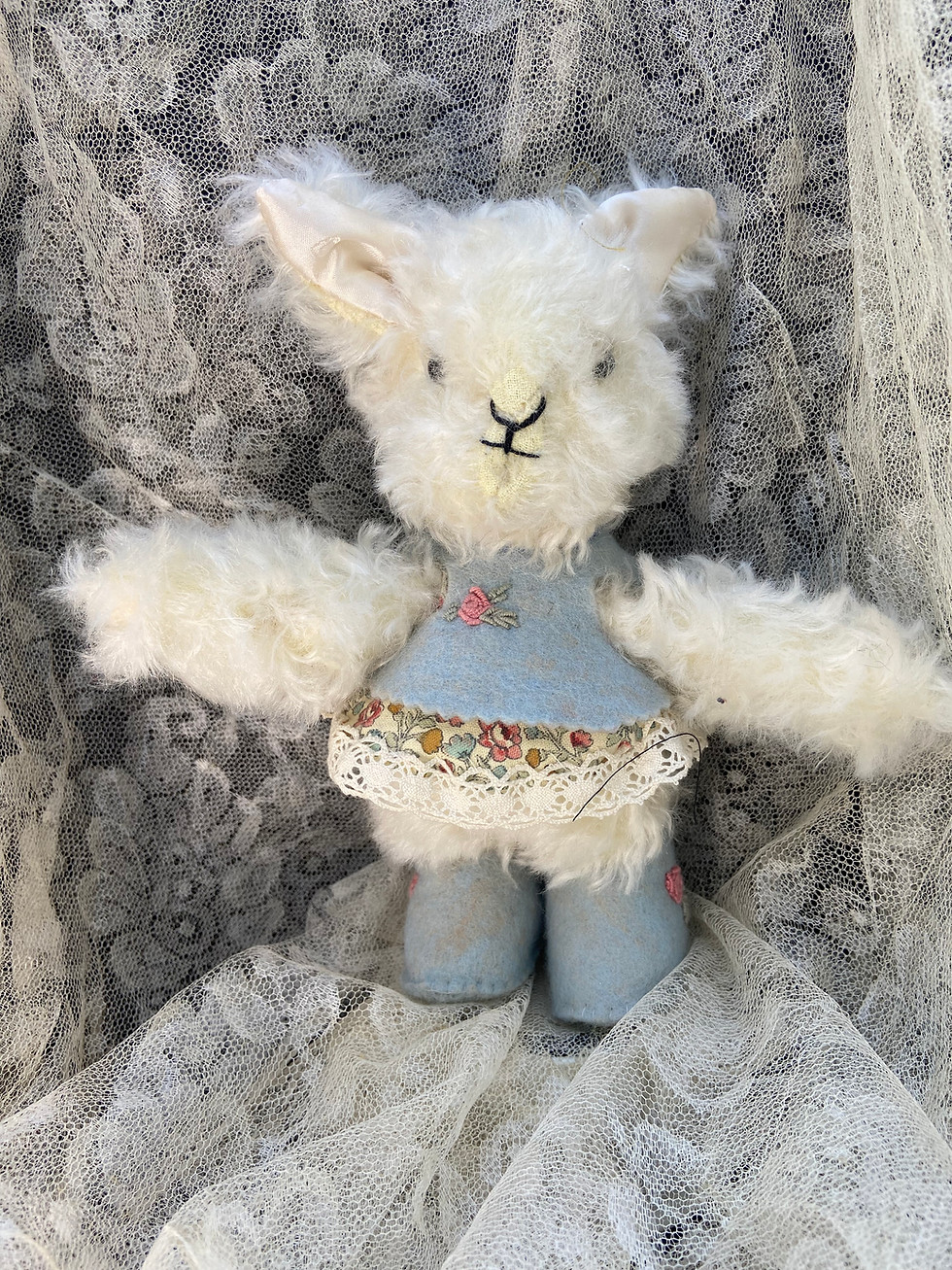 Thumbnail: Edith Moody - The Lamb Family - Larry, Lucy and Letty