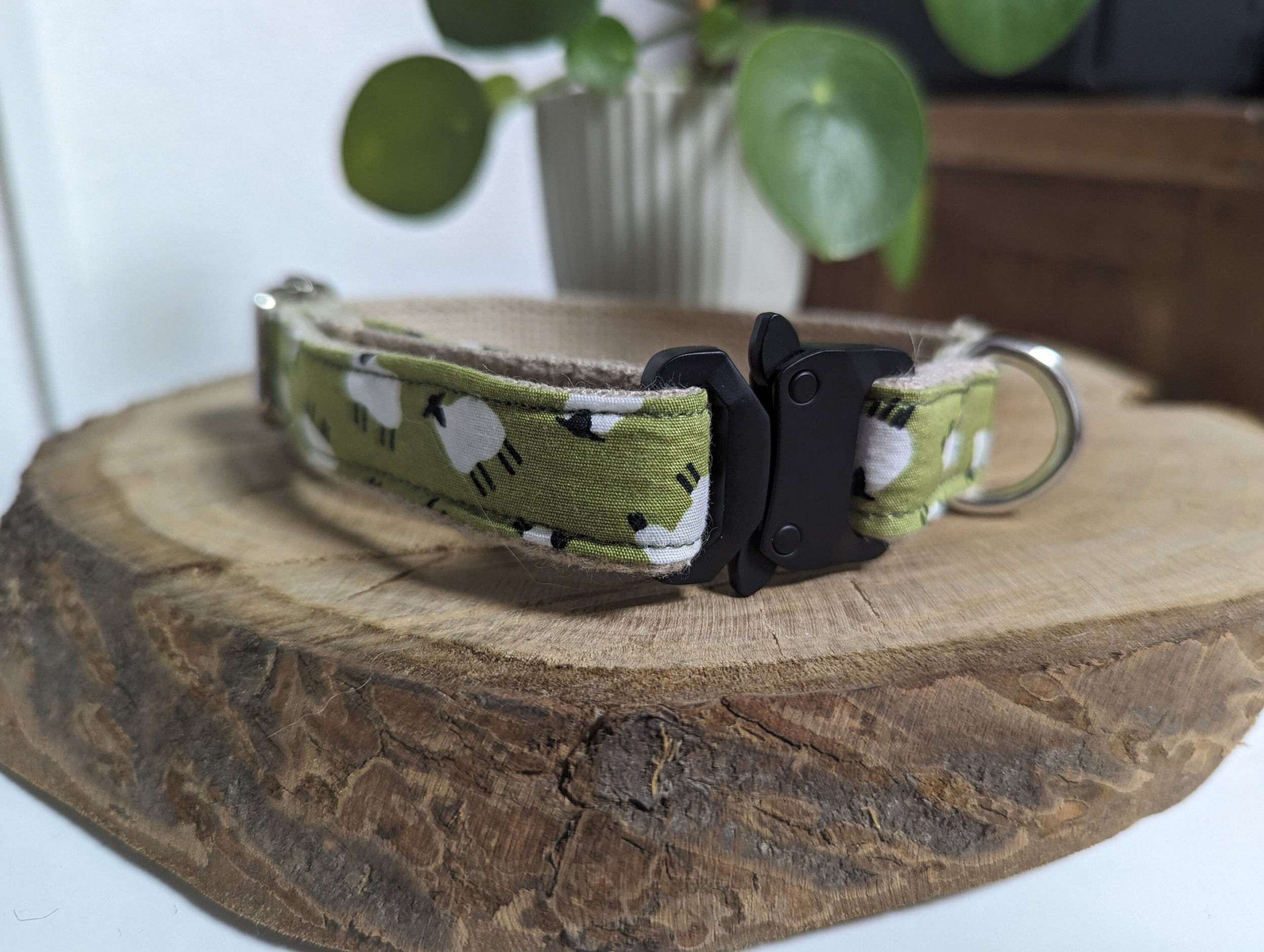 Stylish exposed hemp dog collar with a fun green and white sheep print design, ideal for your furry friend.