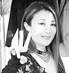 女性マジシャンアシスタント