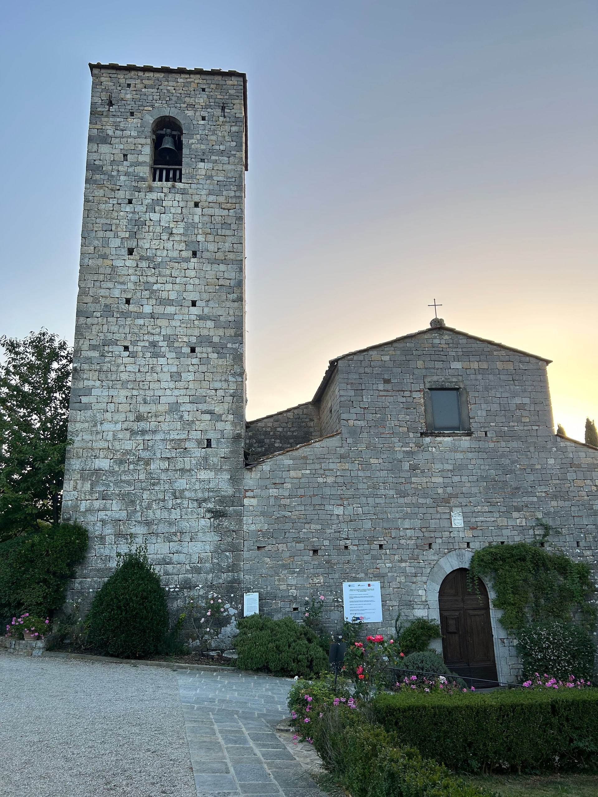 Gravel Biking Tuscany: Church and tower of Castello di Spaltenna