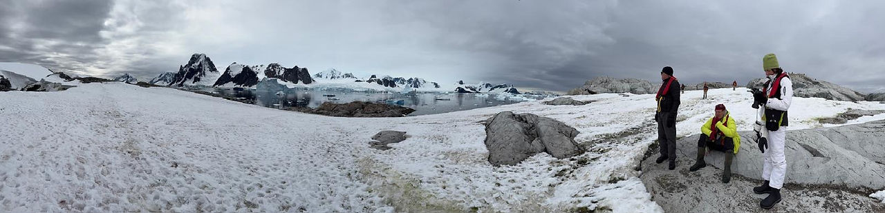 Peterman Island Panorama, with Ruth and other passengers