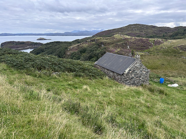 Cycle NC500: A tiny stone hut in a very big landscape