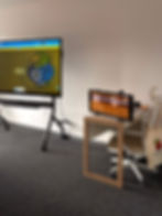 Interaktywne ćwiczenia z liczenia na tablicy multimedialnej podczas zajęć dla dzieci