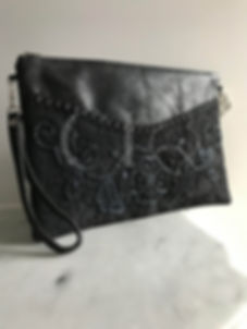 Pochette Missangas cidalia, sac unique, pochette sur mesure, bordados viana, pochette coraçao de viana, chaine